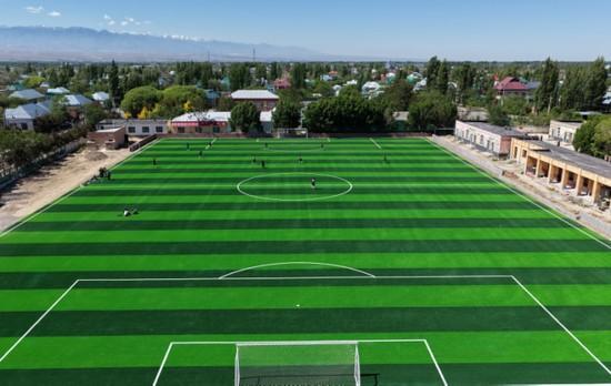 KOK体育app下载-新疆伊宁一青年投资500万元,在当地自建FIFA标准足球场